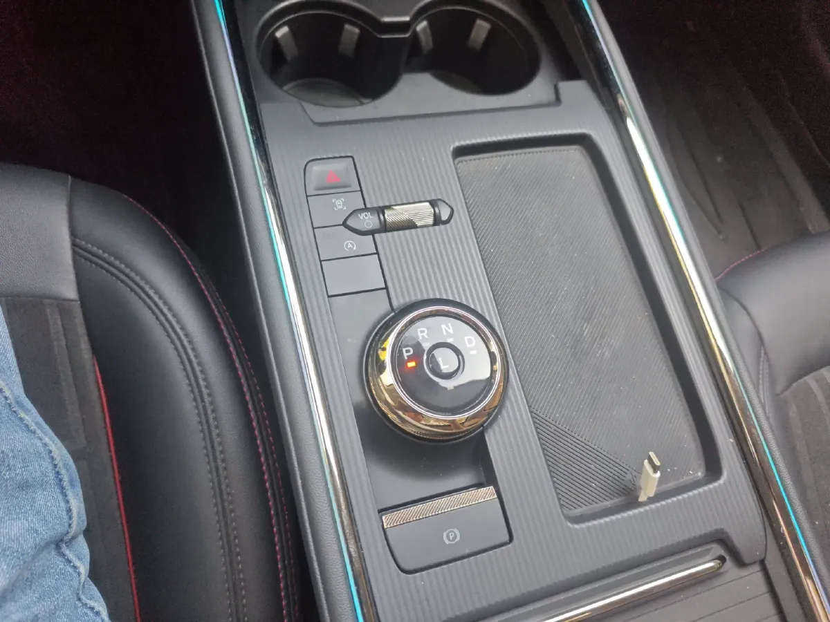 2022 Ford Mondeo 2.0T 238HP L4 8AT,autocango,china used car exporter,china ev exporter,chinese used car exporter,chinese used ev exporter