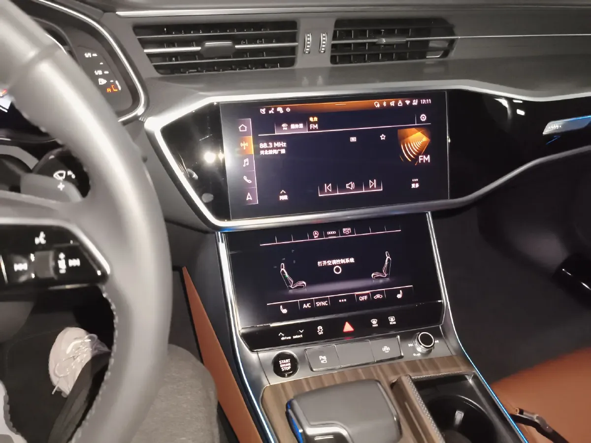 2025 Audi A6L 2.0T 245HP L4 7DCT,autocango,china used car exporter,china ev exporter,chinese used car exporter,chinese used ev exporter