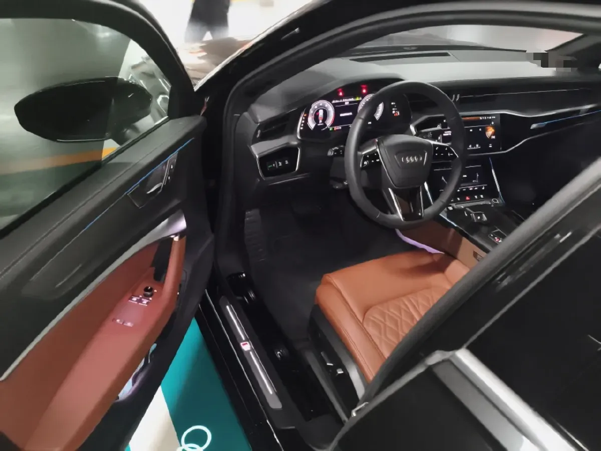 2025 Audi A6L 2.0T 245HP L4 7DCT,autocango,china used car exporter,china ev exporter,chinese used car exporter,chinese used ev exporter