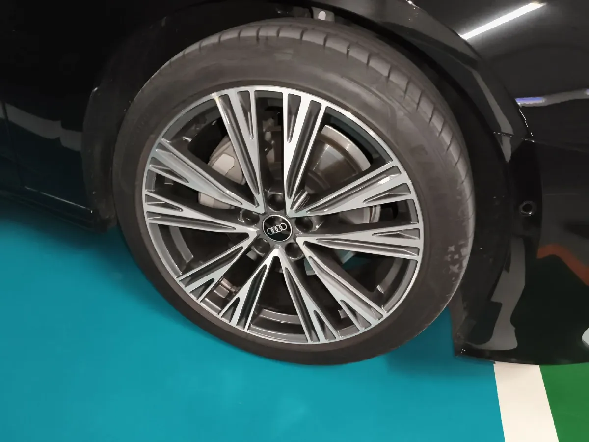 2025 Audi A6L 2.0T 245HP L4 7DCT,autocango,china used car exporter,china ev exporter,chinese used car exporter,chinese used ev exporter