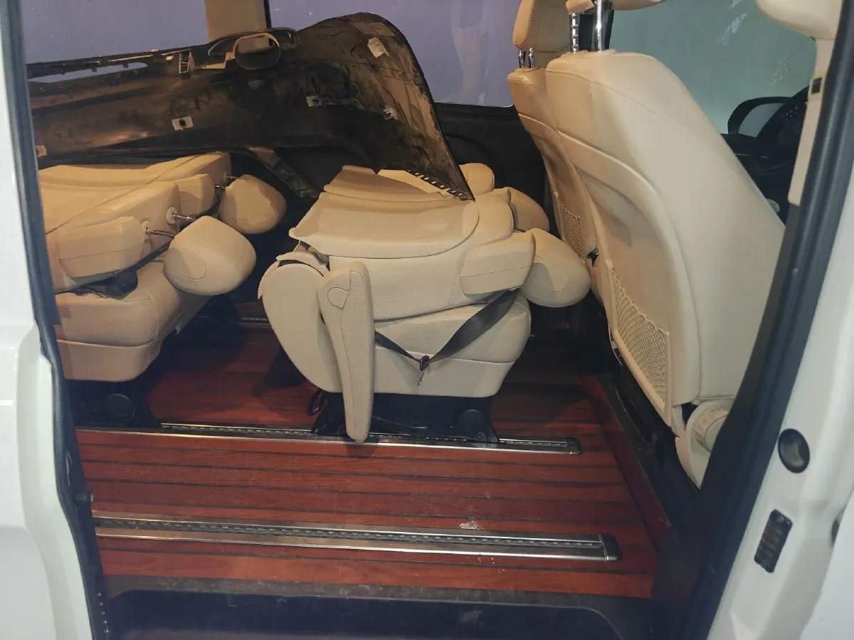 2016 Mercedes-Benz Vito 2.0T 211HP L4 7AT,autocango,china used car exporter,china ev exporter,chinese used car exporter,chinese used ev exporter