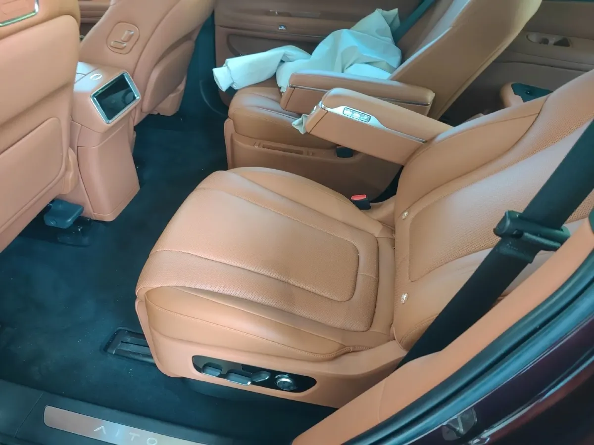 2025 AITO AITO M9 REEV 160HP REEV 52KWH,autocango,china used car exporter,china ev exporter,chinese used car exporter,chinese used ev exporter