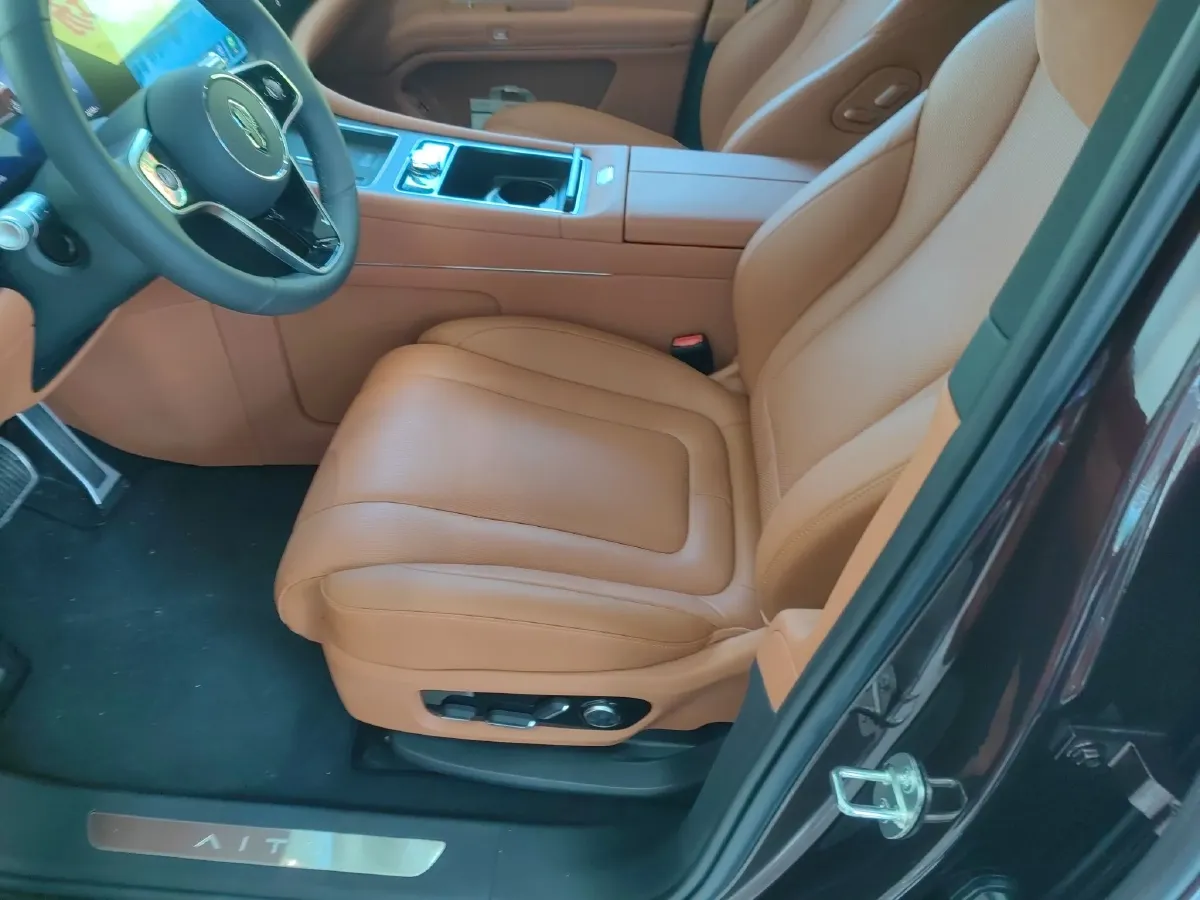 2025 AITO AITO M9 REEV 160HP REEV 52KWH,autocango,china used car exporter,china ev exporter,chinese used car exporter,chinese used ev exporter