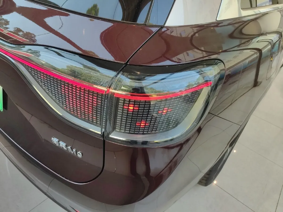 2025 AITO AITO M9 REEV 160HP REEV 52KWH,autocango,china used car exporter,china ev exporter,chinese used car exporter,chinese used ev exporter