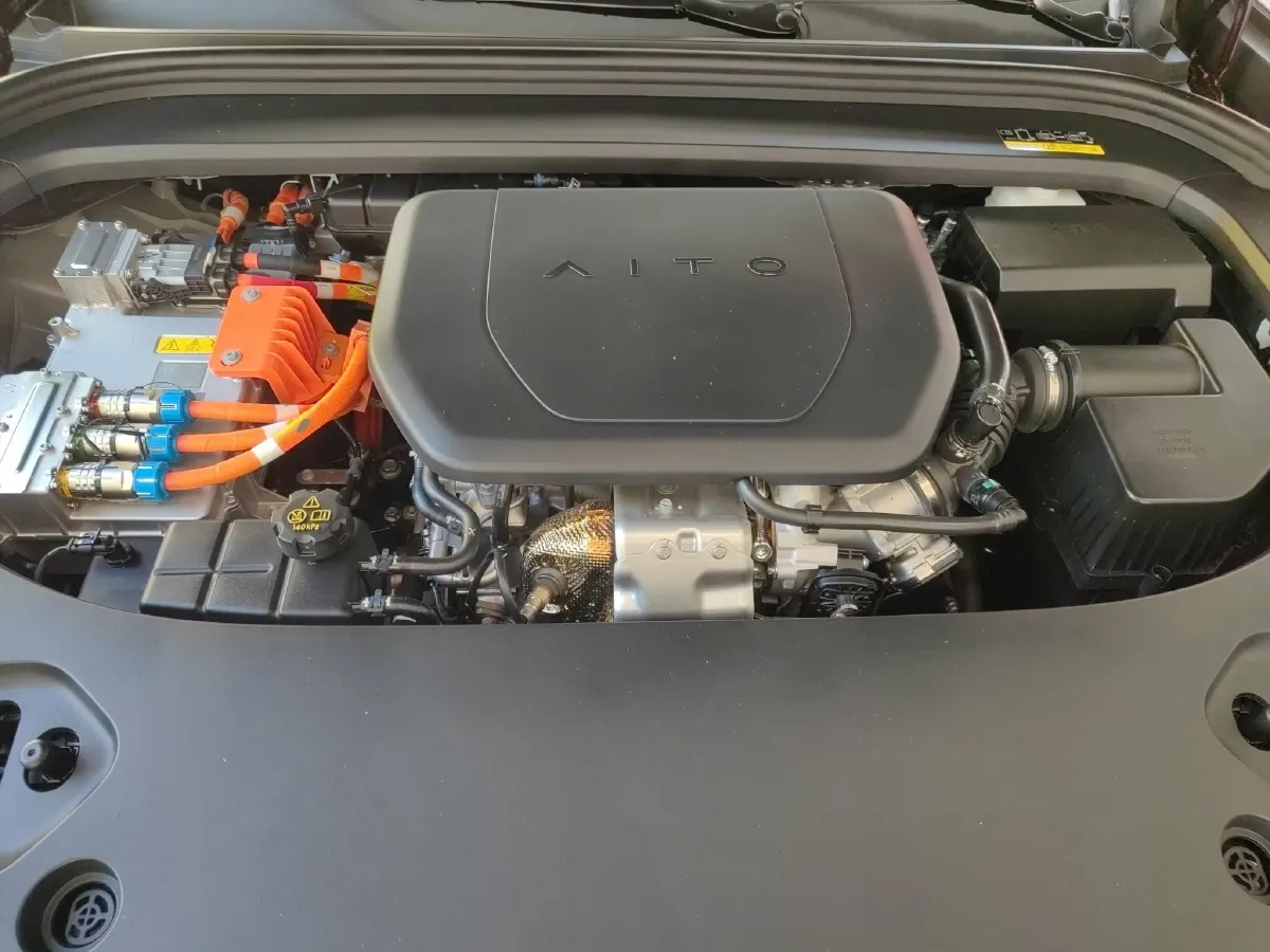 2025 AITO AITO M9 REEV 160HP REEV 52KWH,autocango,china used car exporter,china ev exporter,chinese used car exporter,chinese used ev exporter