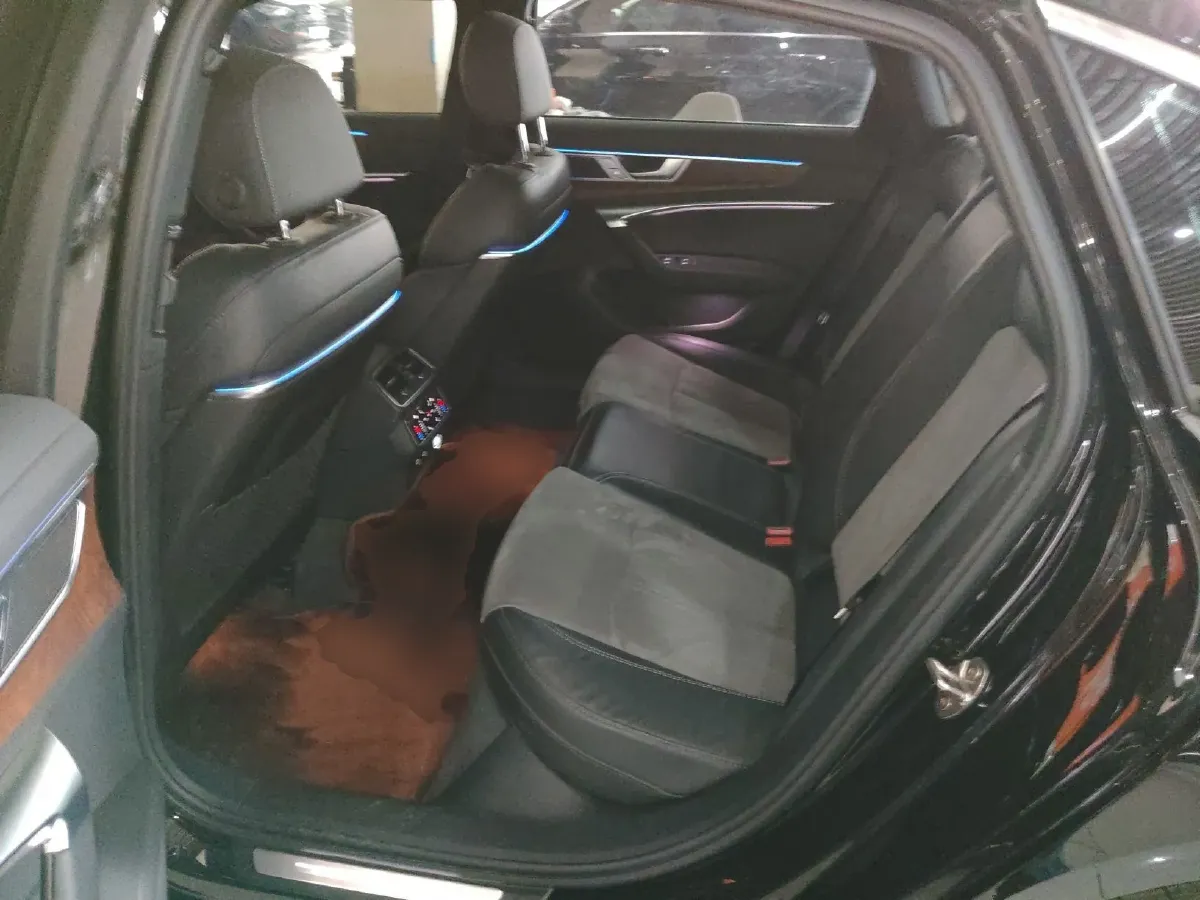 2023 Audi A6L 2.0T 245HP L4 7DCT,autocango,china used car exporter,china ev exporter,chinese used car exporter,chinese used ev exporter