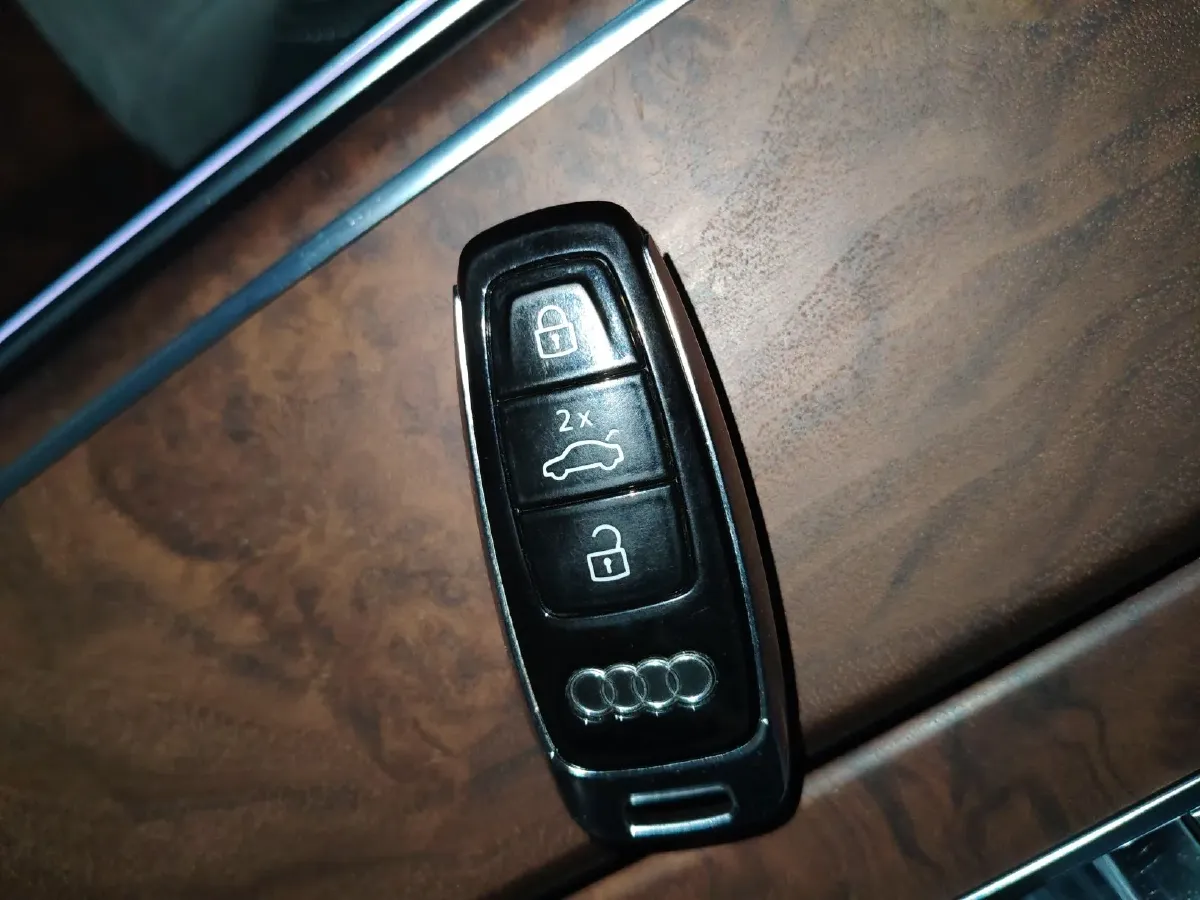 2023 Audi A6L 2.0T 245HP L4 7DCT,autocango,china used car exporter,china ev exporter,chinese used car exporter,chinese used ev exporter