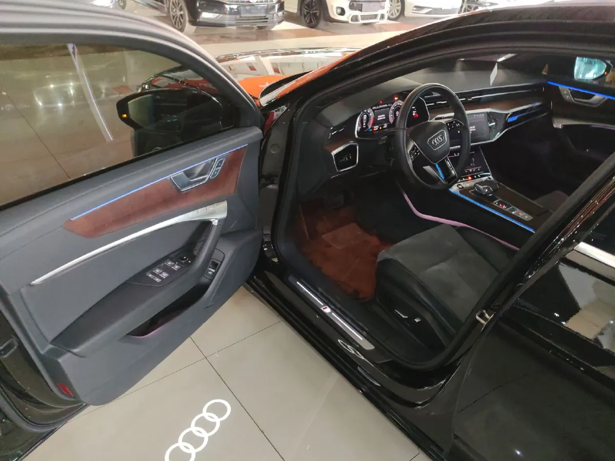 2023 Audi A6L 2.0T 245HP L4 7DCT,autocango,china used car exporter,china ev exporter,chinese used car exporter,chinese used ev exporter