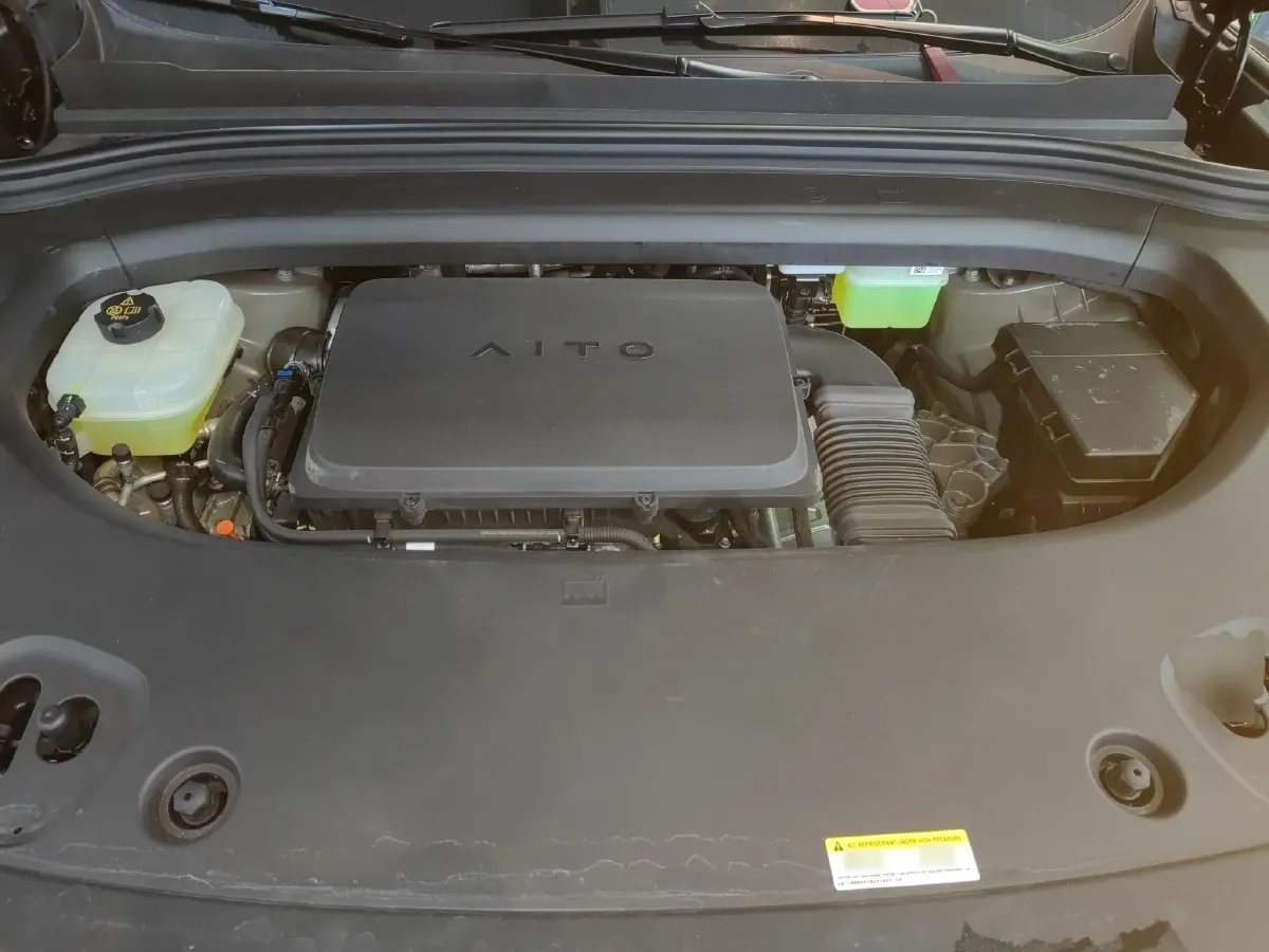 2025 AITO AITO M8 REEV 160HP REEV 53.4KWH,autocango,china used car exporter,china ev exporter,chinese used car exporter,chinese used ev exporter