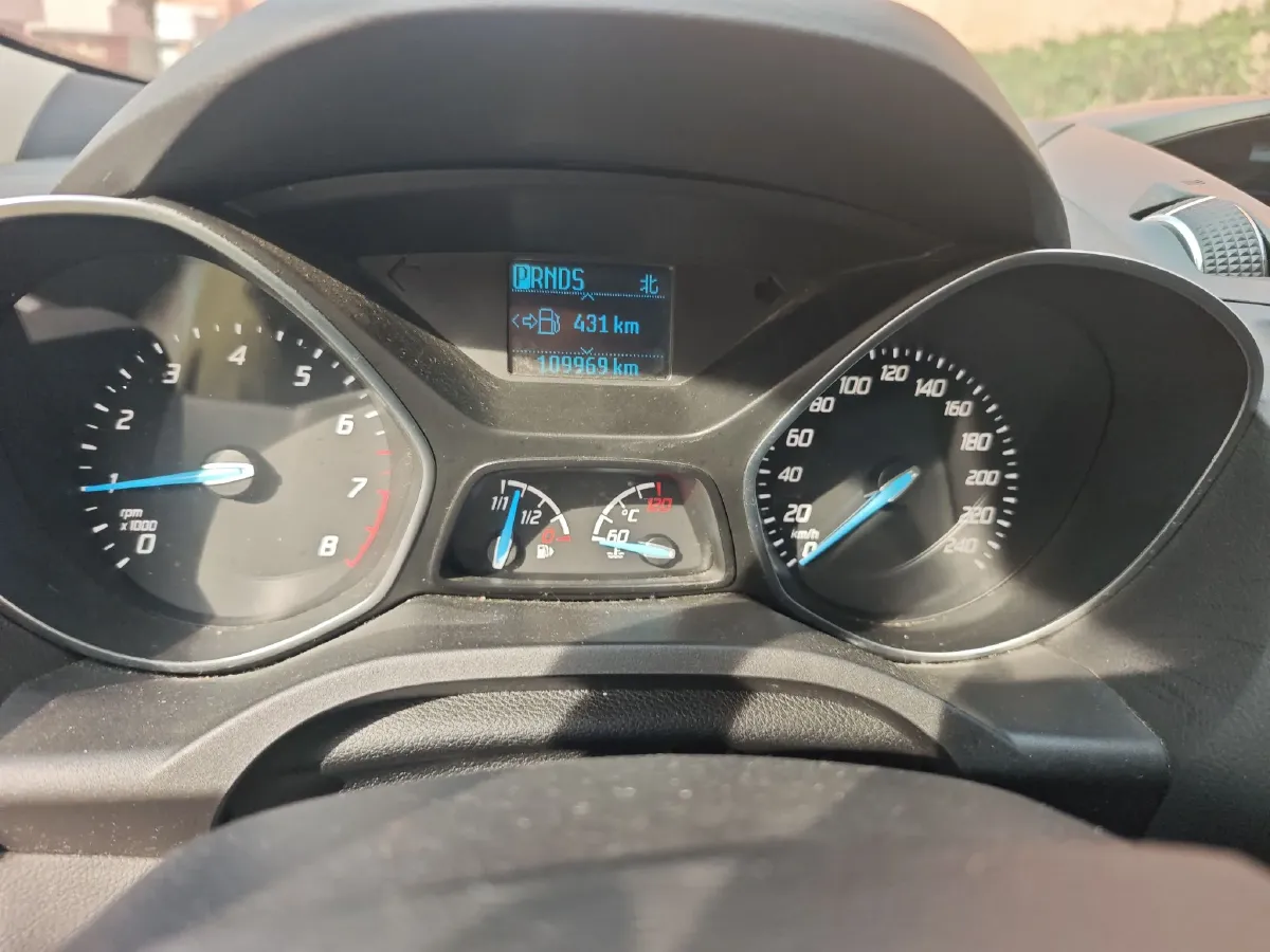 2015 Ford Kuga 1.5T 181HP L4 6AT,autocango,china used car exporter,china ev exporter,chinese used car exporter,chinese used ev exporter