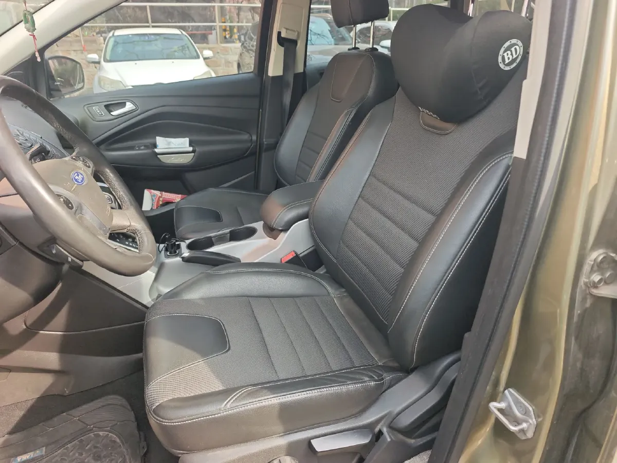 2015 Ford Kuga 1.5T 181HP L4 6AT,autocango,china used car exporter,china ev exporter,chinese used car exporter,chinese used ev exporter