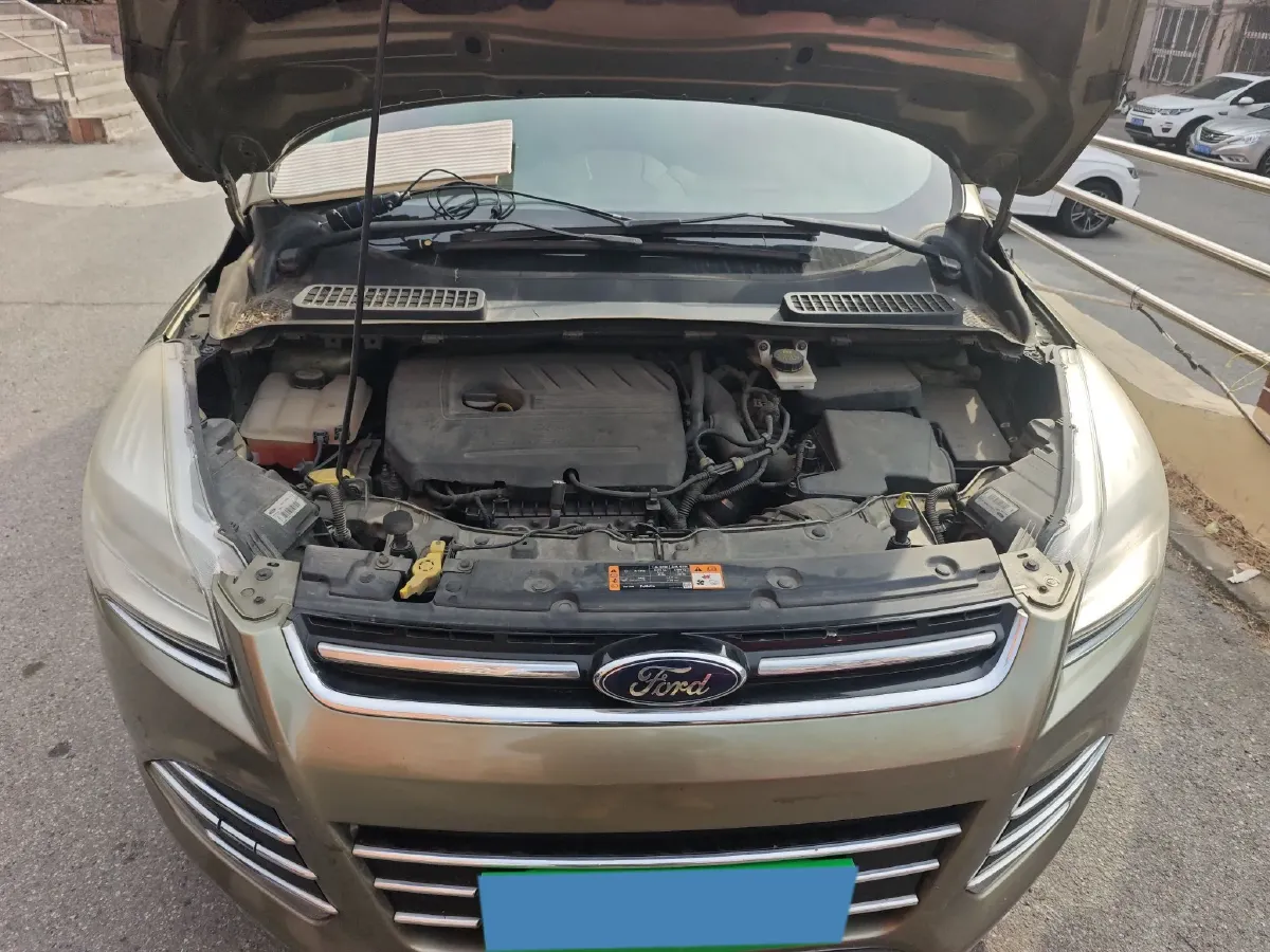 2015 Ford Kuga 1.5T 181HP L4 6AT,autocango,china used car exporter,china ev exporter,chinese used car exporter,chinese used ev exporter