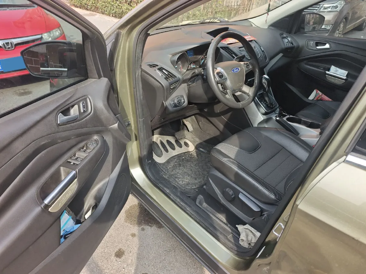 2015 Ford Kuga 1.5T 181HP L4 6AT,autocango,china used car exporter,china ev exporter,chinese used car exporter,chinese used ev exporter