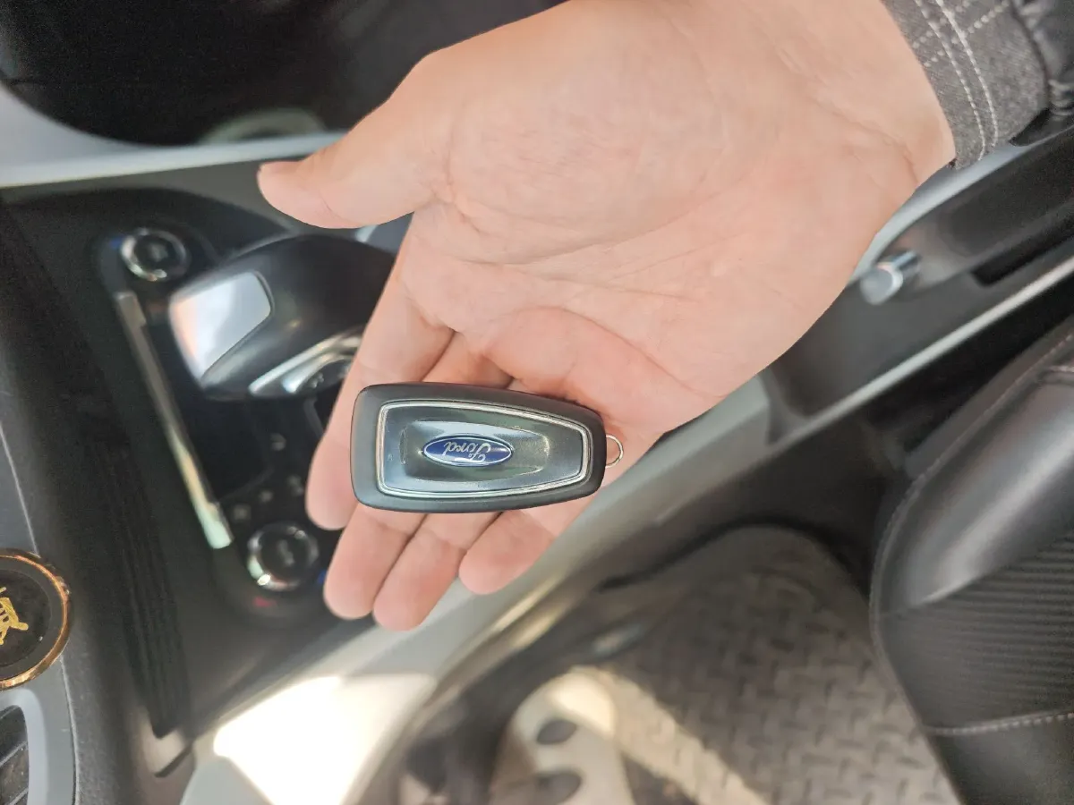 2015 Ford Kuga 1.5T 181HP L4 6AT,autocango,china used car exporter,china ev exporter,chinese used car exporter,chinese used ev exporter