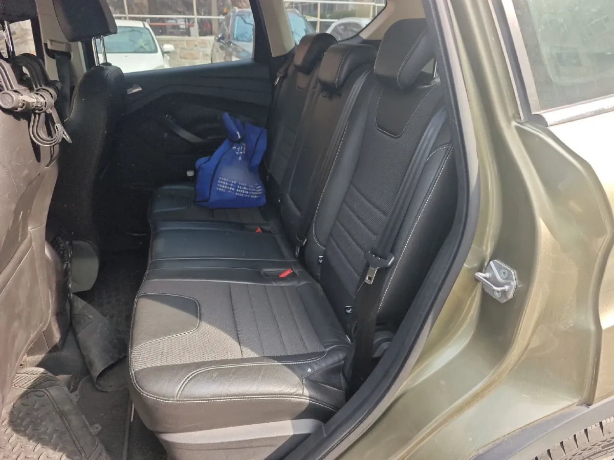 2015 Ford Kuga 1.5T 181HP L4 6AT,autocango,china used car exporter,china ev exporter,chinese used car exporter,chinese used ev exporter