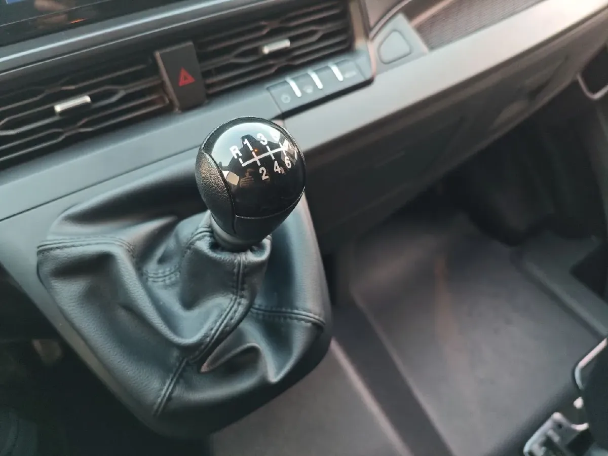 2024 Ford TransitT8 2.0T 154HP L4 6MT,autocango,china used car exporter,china ev exporter,chinese used car exporter,chinese used ev exporter