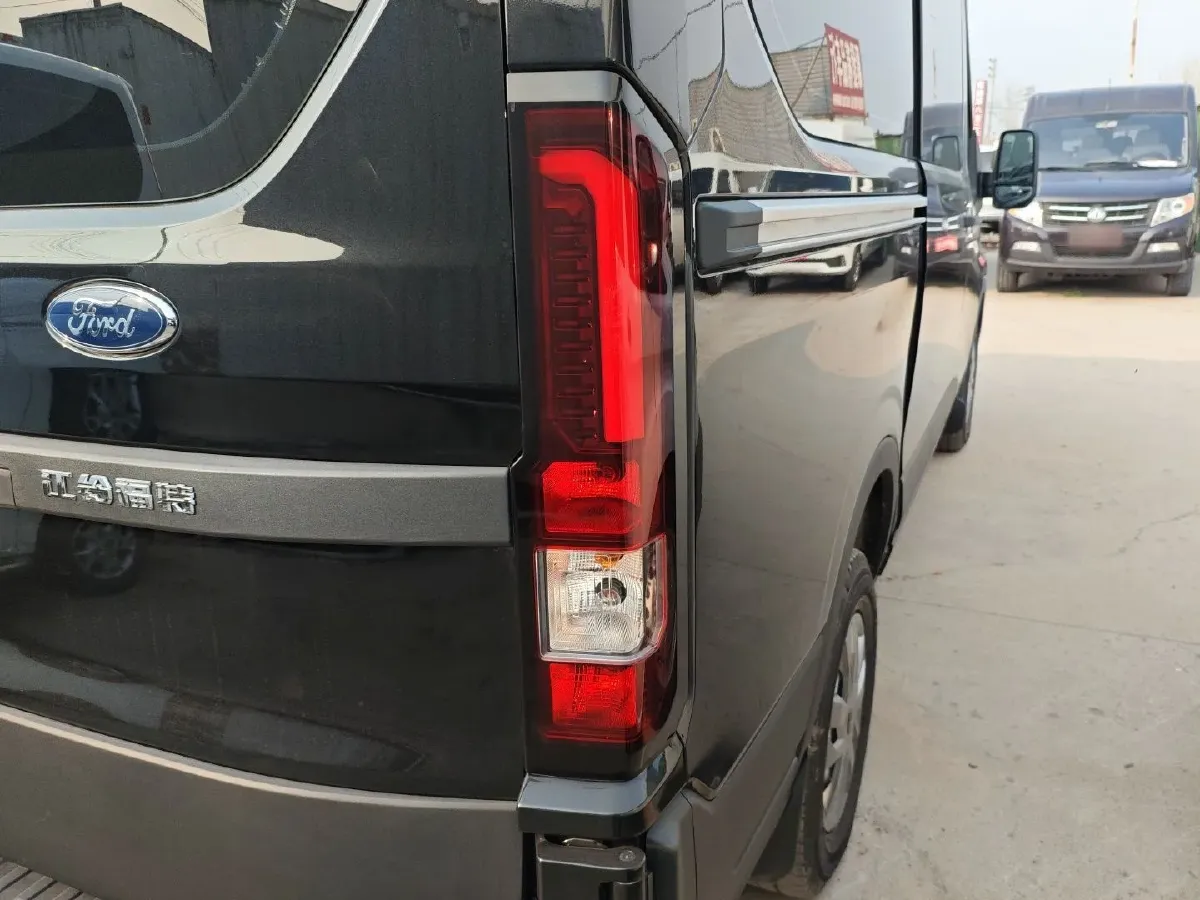 2024 Ford TransitT8 2.0T 154HP L4 6MT,autocango,china used car exporter,china ev exporter,chinese used car exporter,chinese used ev exporter