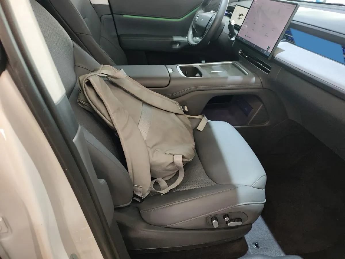 2025 Xpeng G6 BEV 68.5KWH,autocango,china used car exporter,china ev exporter,chinese used car exporter,chinese used ev exporter