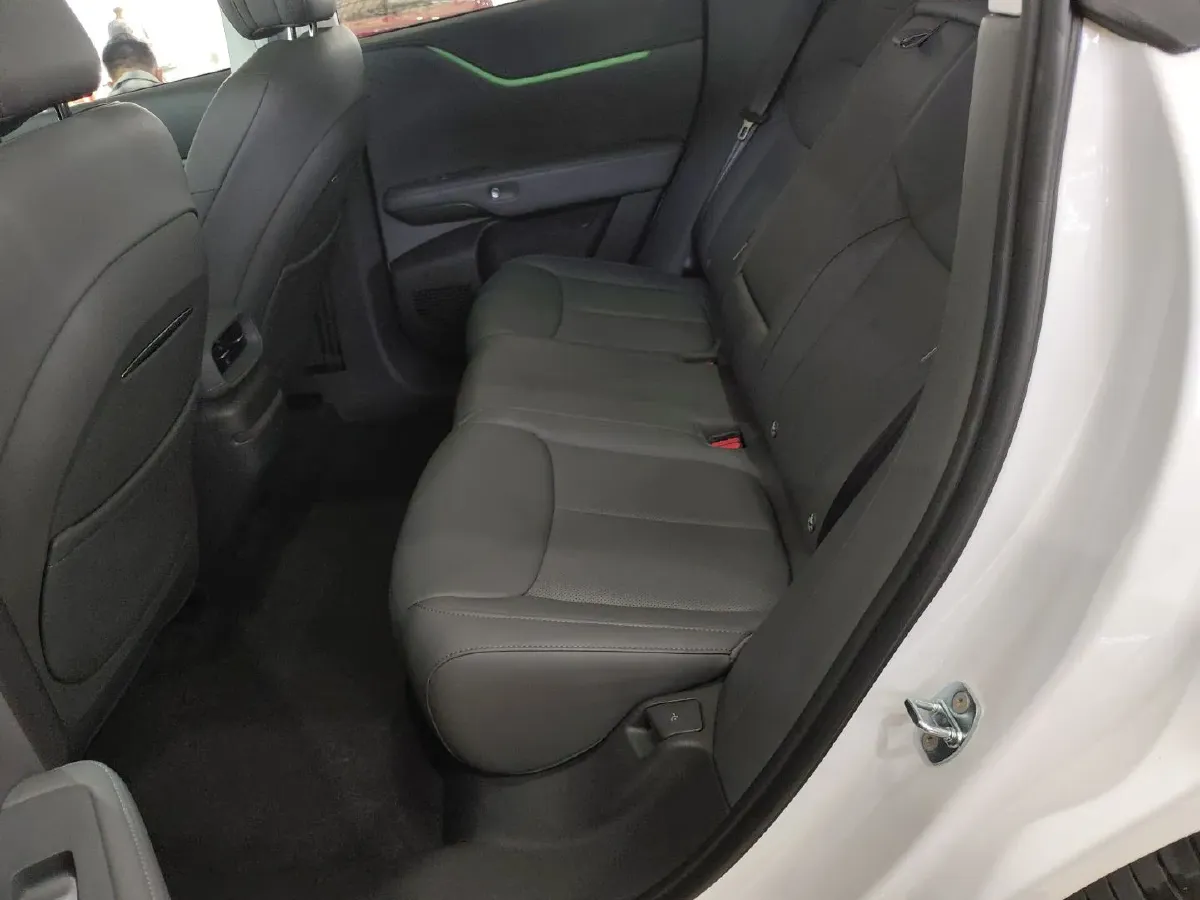 2025 Xpeng G6 BEV 68.5KWH,autocango,china used car exporter,china ev exporter,chinese used car exporter,chinese used ev exporter