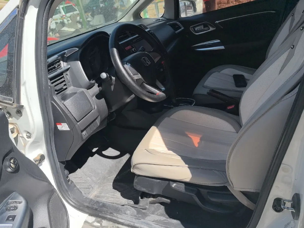 2014 Honda Fit 1.5L 131HP L4 CVT,autocango,china used car exporter,china ev exporter,chinese used car exporter,chinese used ev exporter