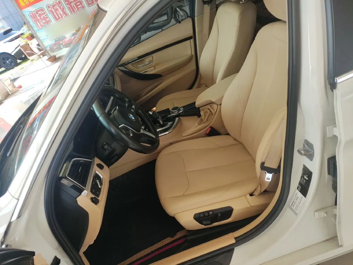 2015 BMW 3 Series 1.6T 136HP L4 8AT,autocango,china used car exporter,china ev exporter,chinese used car exporter,chinese used ev exporter