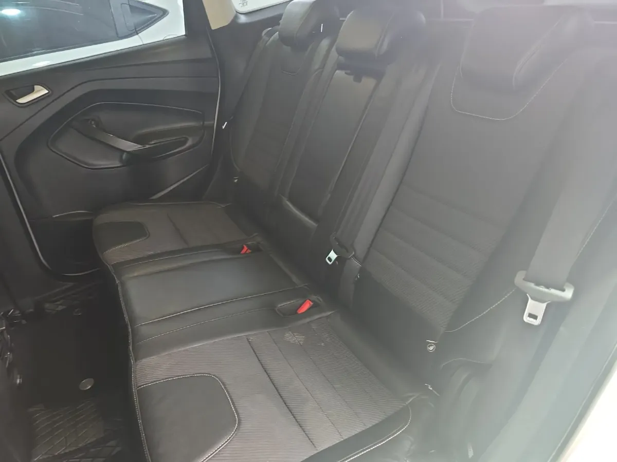 2015 Ford Kuga 1.5T 181HP L4 6AT,autocango,china used car exporter,china ev exporter,chinese used car exporter,chinese used ev exporter