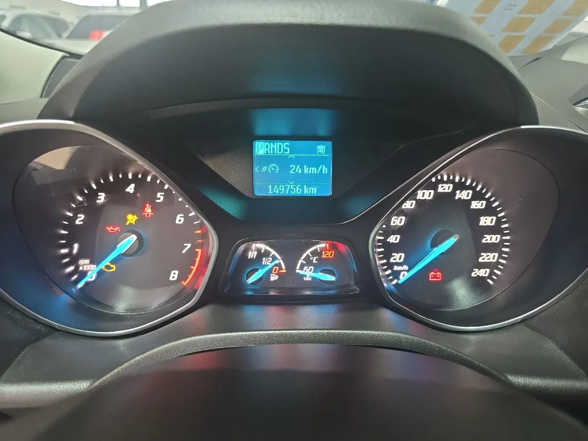 2015 Ford Kuga 1.5T 181HP L4 6AT,autocango,china used car exporter,china ev exporter,chinese used car exporter,chinese used ev exporter