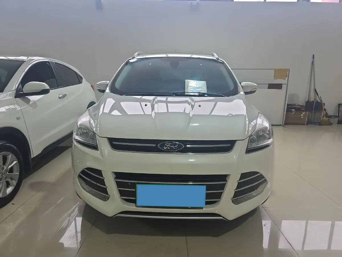 2015 Ford Kuga 1.5T 181HP L4 6AT,autocango,china used car exporter,china ev exporter,chinese used car exporter,chinese used ev exporter