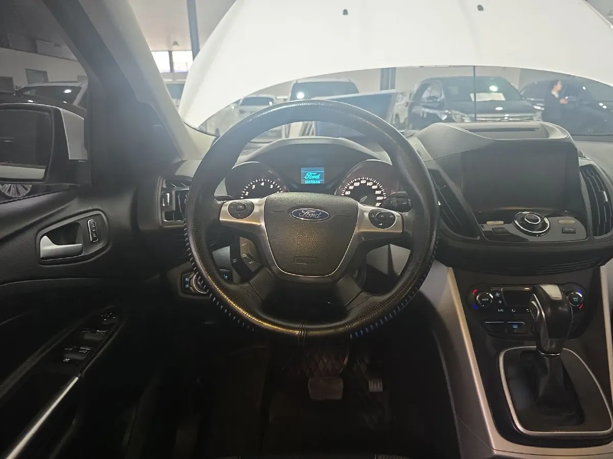 2015 Ford Kuga 1.5T 181HP L4 6AT,autocango,china used car exporter,china ev exporter,chinese used car exporter,chinese used ev exporter