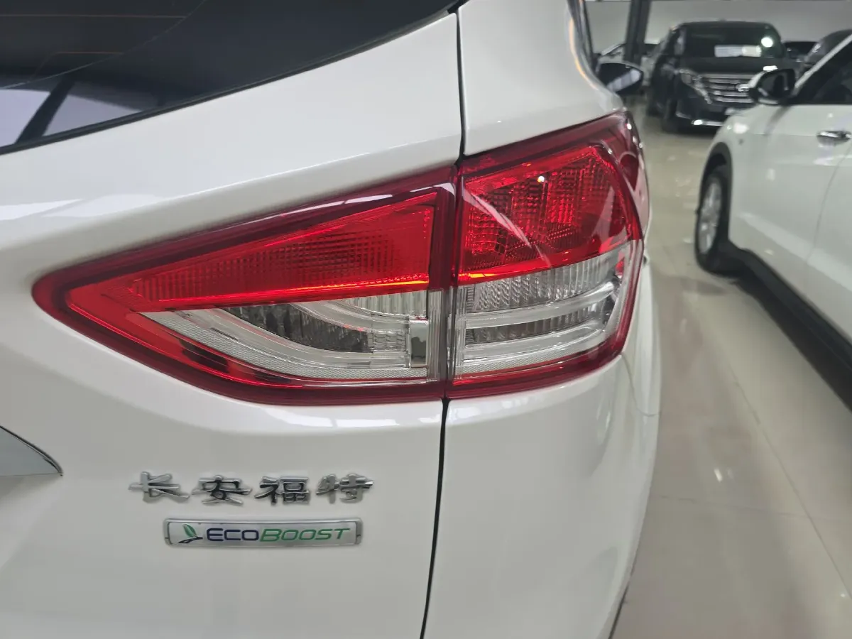 2015 Ford Kuga 1.5T 181HP L4 6AT,autocango,china used car exporter,china ev exporter,chinese used car exporter,chinese used ev exporter