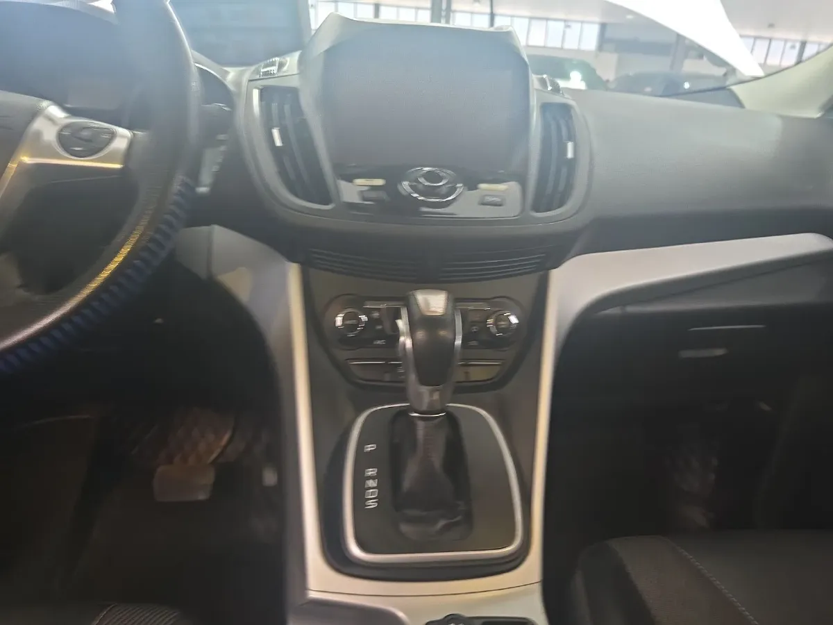 2015 Ford Kuga 1.5T 181HP L4 6AT,autocango,china used car exporter,china ev exporter,chinese used car exporter,chinese used ev exporter