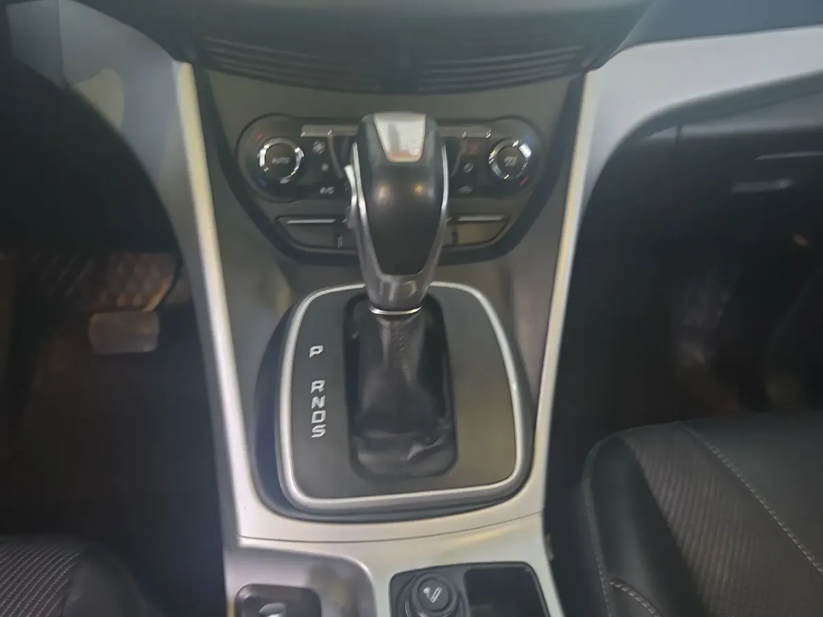 2015 Ford Kuga 1.5T 181HP L4 6AT,autocango,china used car exporter,china ev exporter,chinese used car exporter,chinese used ev exporter