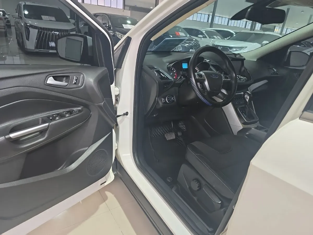 2015 Ford Kuga 1.5T 181HP L4 6AT,autocango,china used car exporter,china ev exporter,chinese used car exporter,chinese used ev exporter