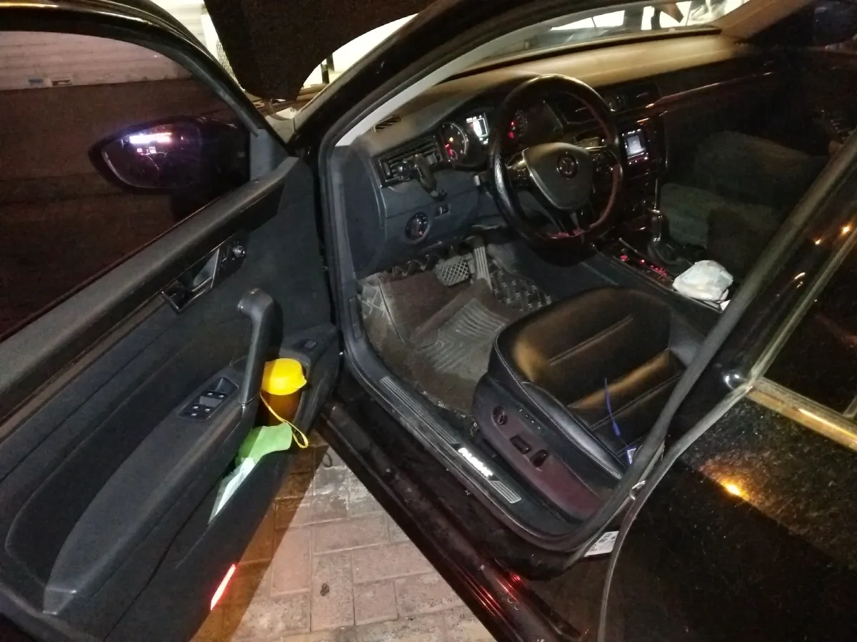 2017 Ford Everest 2.0T 245HP L4 6AT,autocango,china used car exporter,china ev exporter,chinese used car exporter,chinese used ev exporter