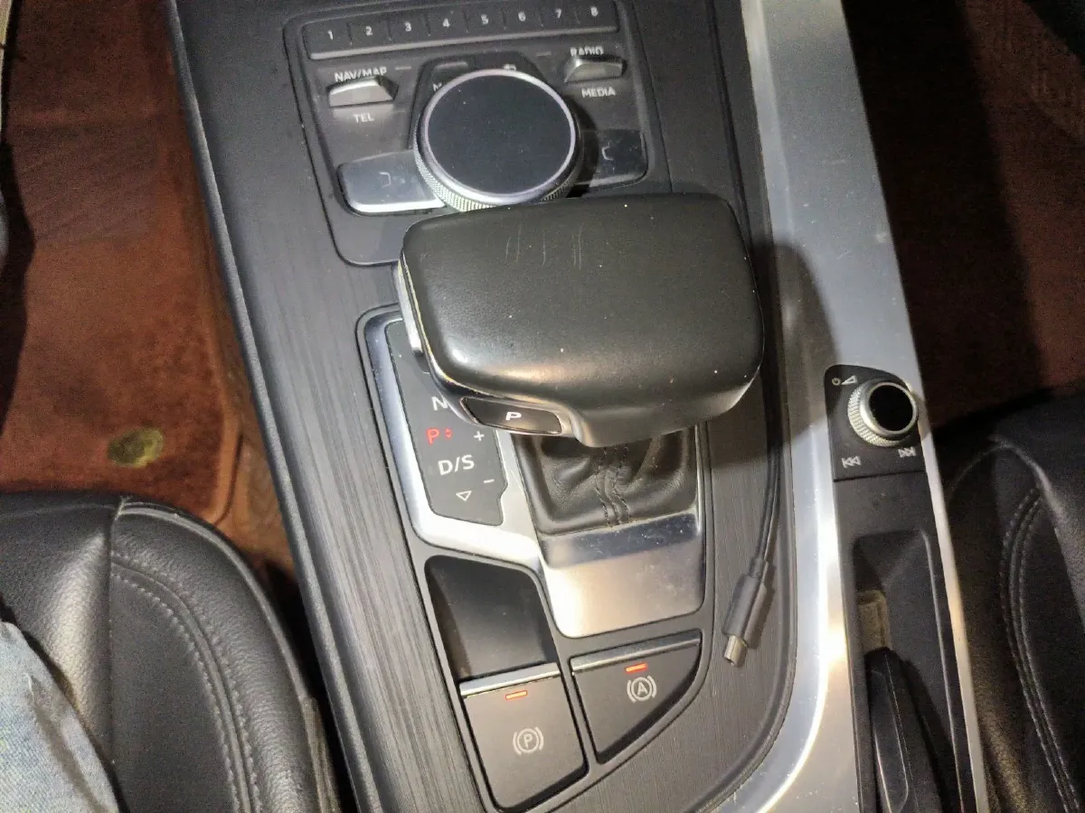 2018 Audi A4L 2.0T 190HP L4 7DCT,autocango,china used car exporter,china ev exporter,chinese used car exporter,chinese used ev exporter