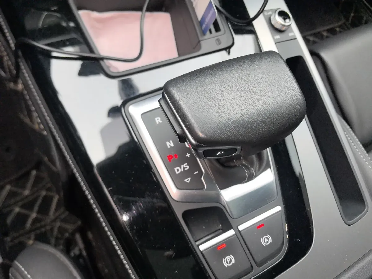 2023 Audi Q5L 2.0T 190HP L4 7DCT,autocango,china used car exporter,china ev exporter,chinese used car exporter,chinese used ev exporter