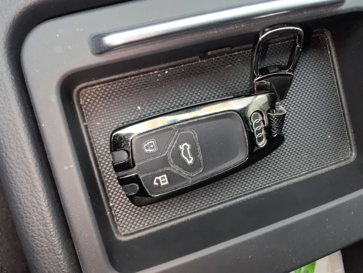 2023 Audi Q5L 2.0T 190HP L4 7DCT,autocango,china used car exporter,china ev exporter,chinese used car exporter,chinese used ev exporter