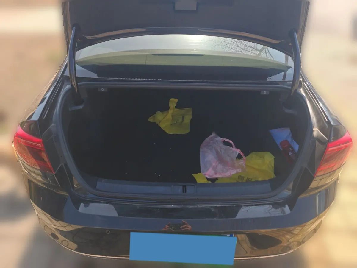 2020 Volkswagen Magotan 2.0T 186HP L4 7DCT,autocango,china used car exporter,china ev exporter,chinese used car exporter,chinese used ev exporter