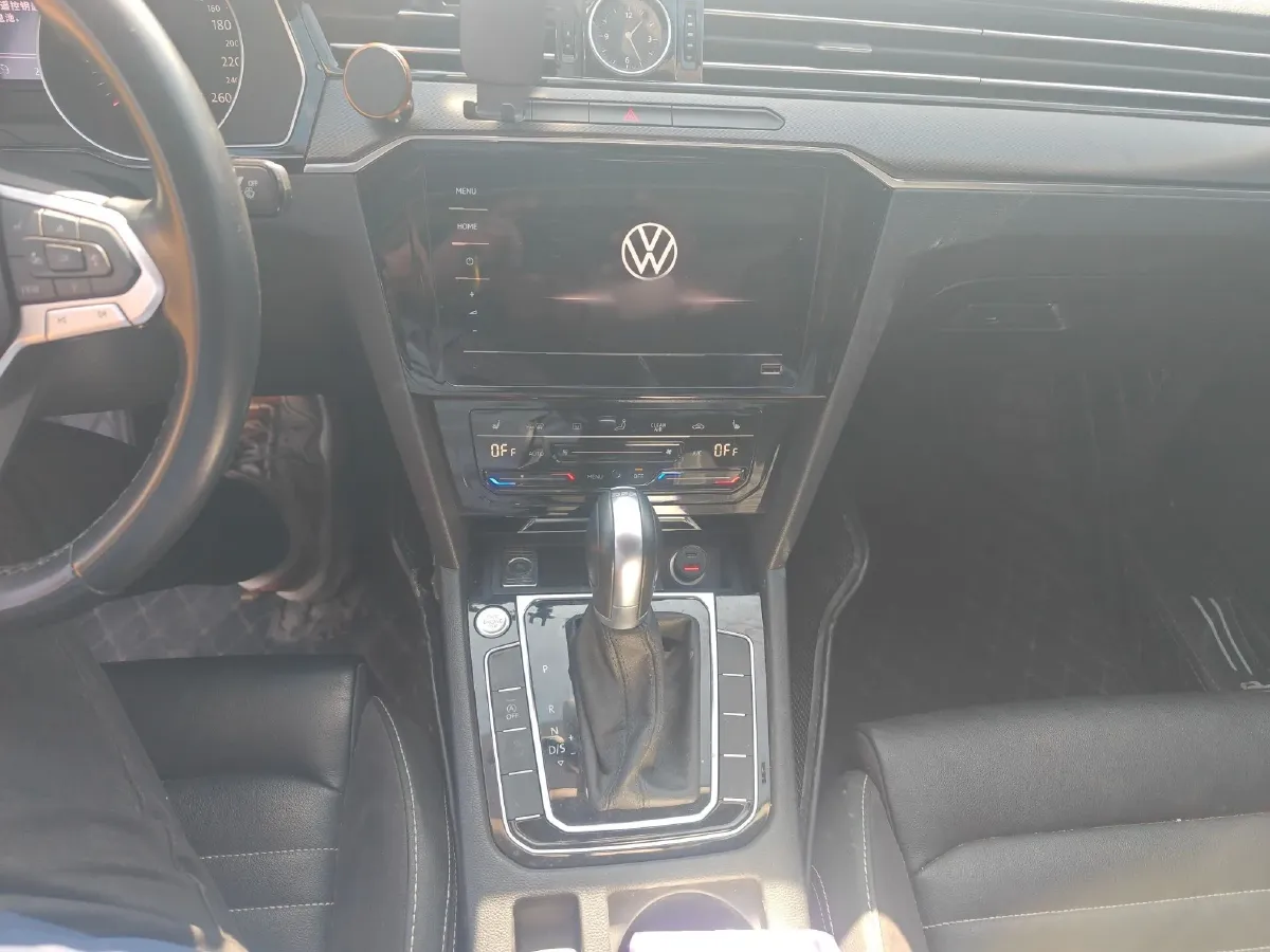 2020 Volkswagen Magotan 2.0T 186HP L4 7DCT,autocango,china used car exporter,china ev exporter,chinese used car exporter,chinese used ev exporter