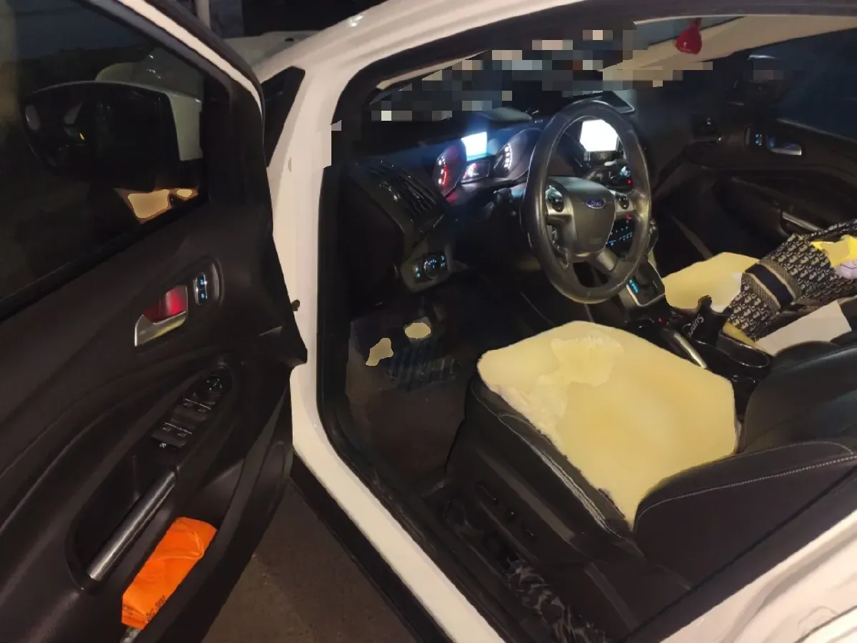 2013 Ford Kuga 2.0T 242HP L4 6AT,autocango,china used car exporter,china ev exporter,chinese used car exporter,chinese used ev exporter