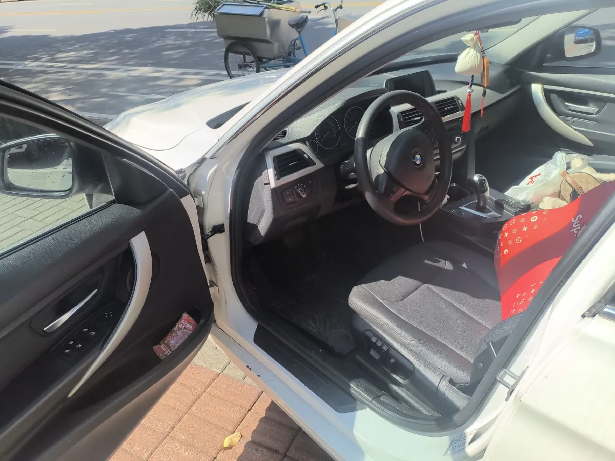 2015 BMW 3 Series 1.6T 136HP L4 8AT,autocango,china used car exporter,china ev exporter,chinese used car exporter,chinese used ev exporter