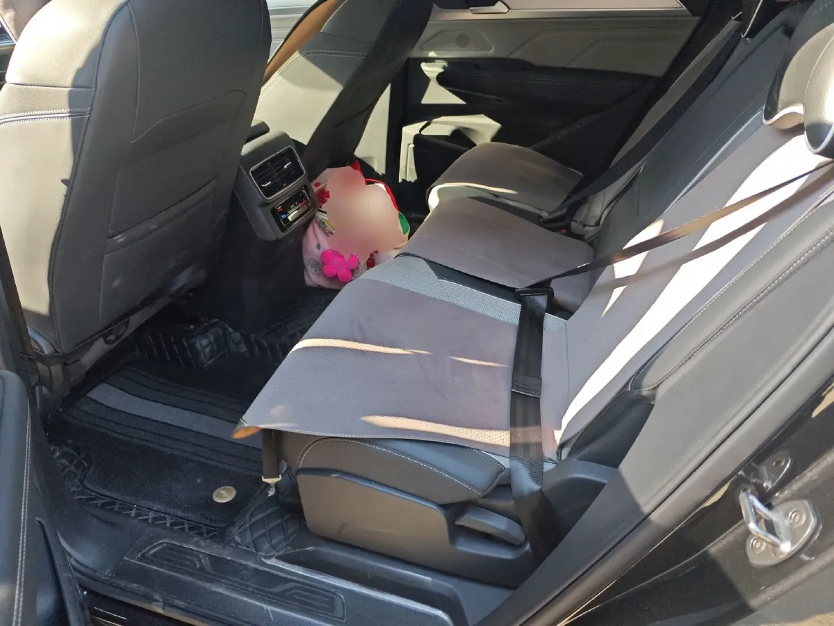 2023 Volkswagen Tavendor 2.0T 220HP L4 7DCT,autocango,china used car exporter,china ev exporter,chinese used car exporter,chinese used ev exporter