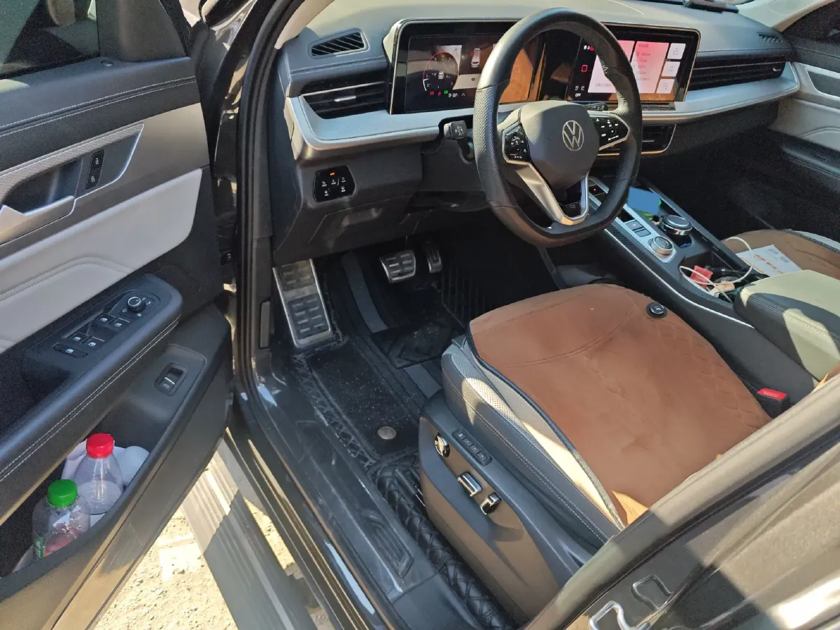 2023 Volkswagen Tavendor 2.0T 220HP L4 7DCT,autocango,china used car exporter,china ev exporter,chinese used car exporter,chinese used ev exporter