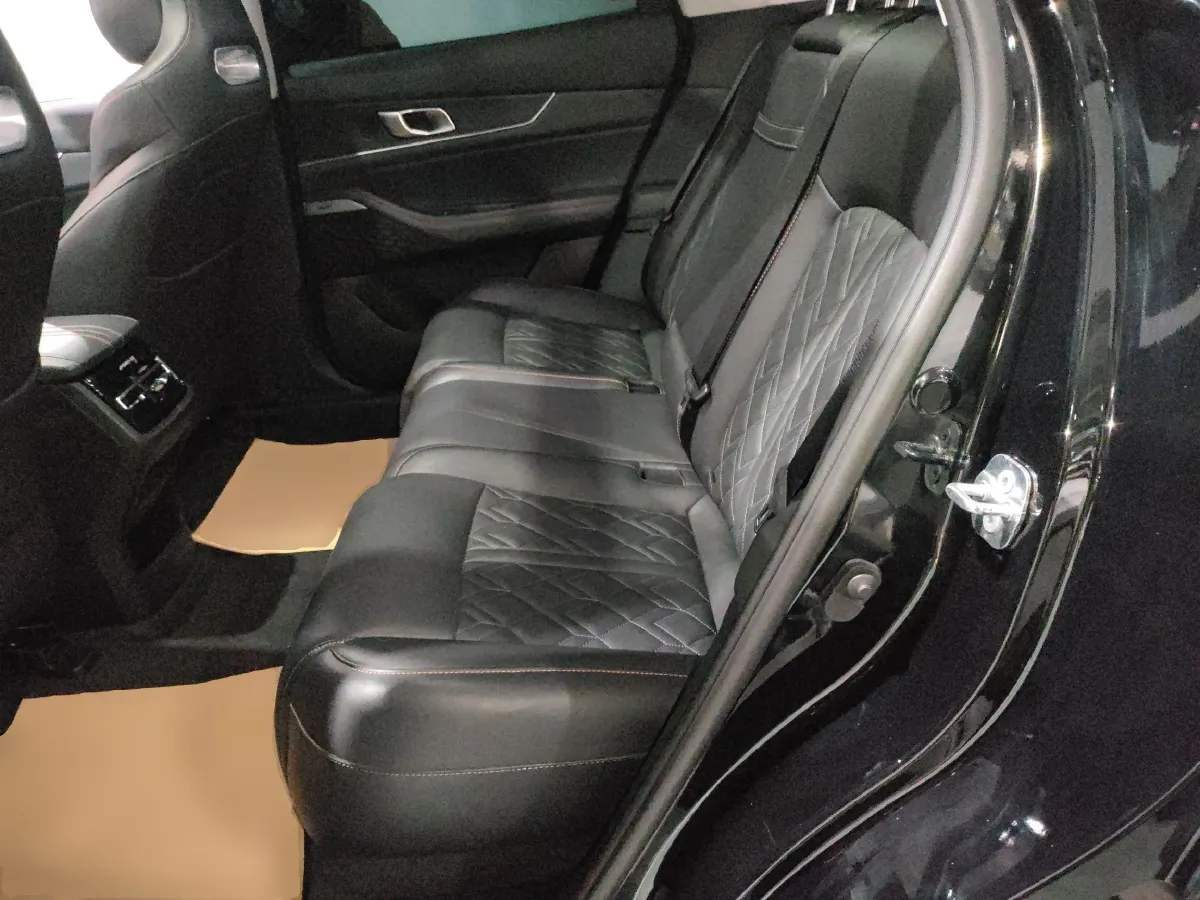 2021 ChangAn UNI-K 2.0T 233HP L4 8AT,autocango,china used car exporter,china ev exporter,chinese used car exporter,chinese used ev exporter