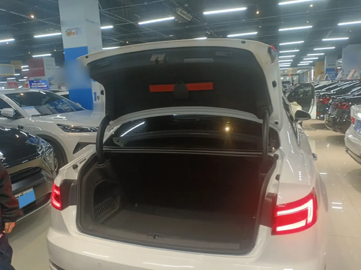 2018 Audi A4L 2.0T 190HP L4 7DCT,autocango,china used car exporter,china ev exporter,chinese used car exporter,chinese used ev exporter