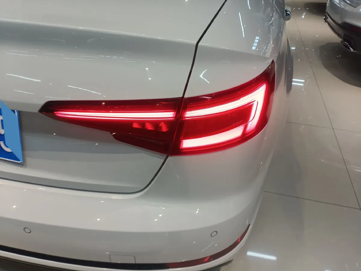 2018 Audi A4L 2.0T 190HP L4 7DCT,autocango,china used car exporter,china ev exporter,chinese used car exporter,chinese used ev exporter