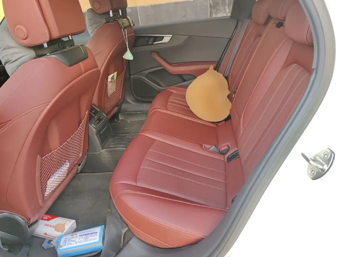 2023 Audi A4L 2.0T 190HP L4 7DCT,autocango,china used car exporter,china ev exporter,chinese used car exporter,chinese used ev exporter