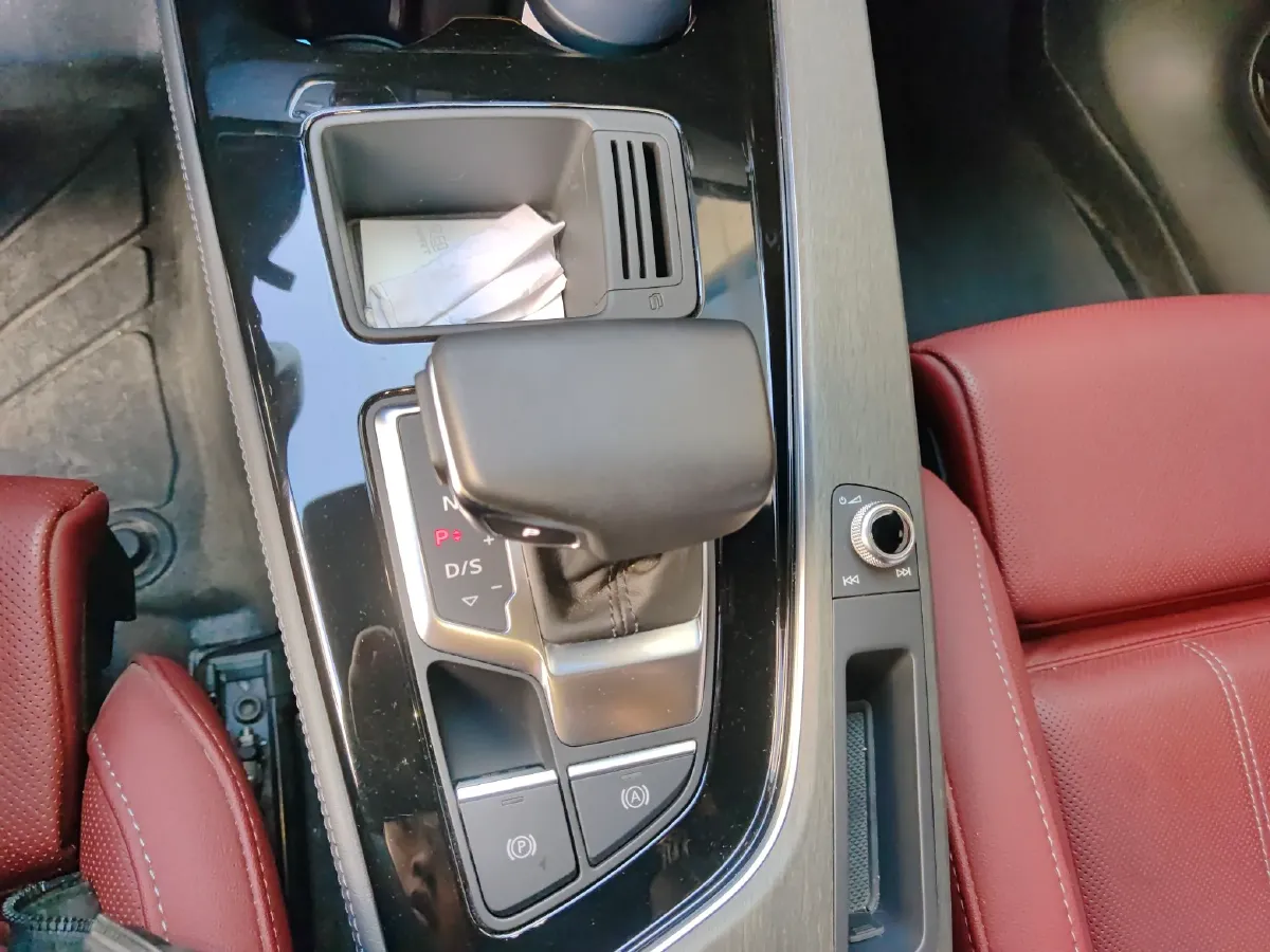 2023 Audi A4L 2.0T 190HP L4 7DCT,autocango,china used car exporter,china ev exporter,chinese used car exporter,chinese used ev exporter