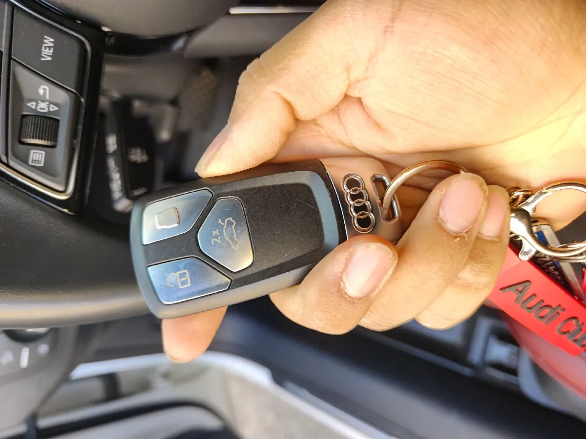 2023 Audi A4L 2.0T 190HP L4 7DCT,autocango,china used car exporter,china ev exporter,chinese used car exporter,chinese used ev exporter