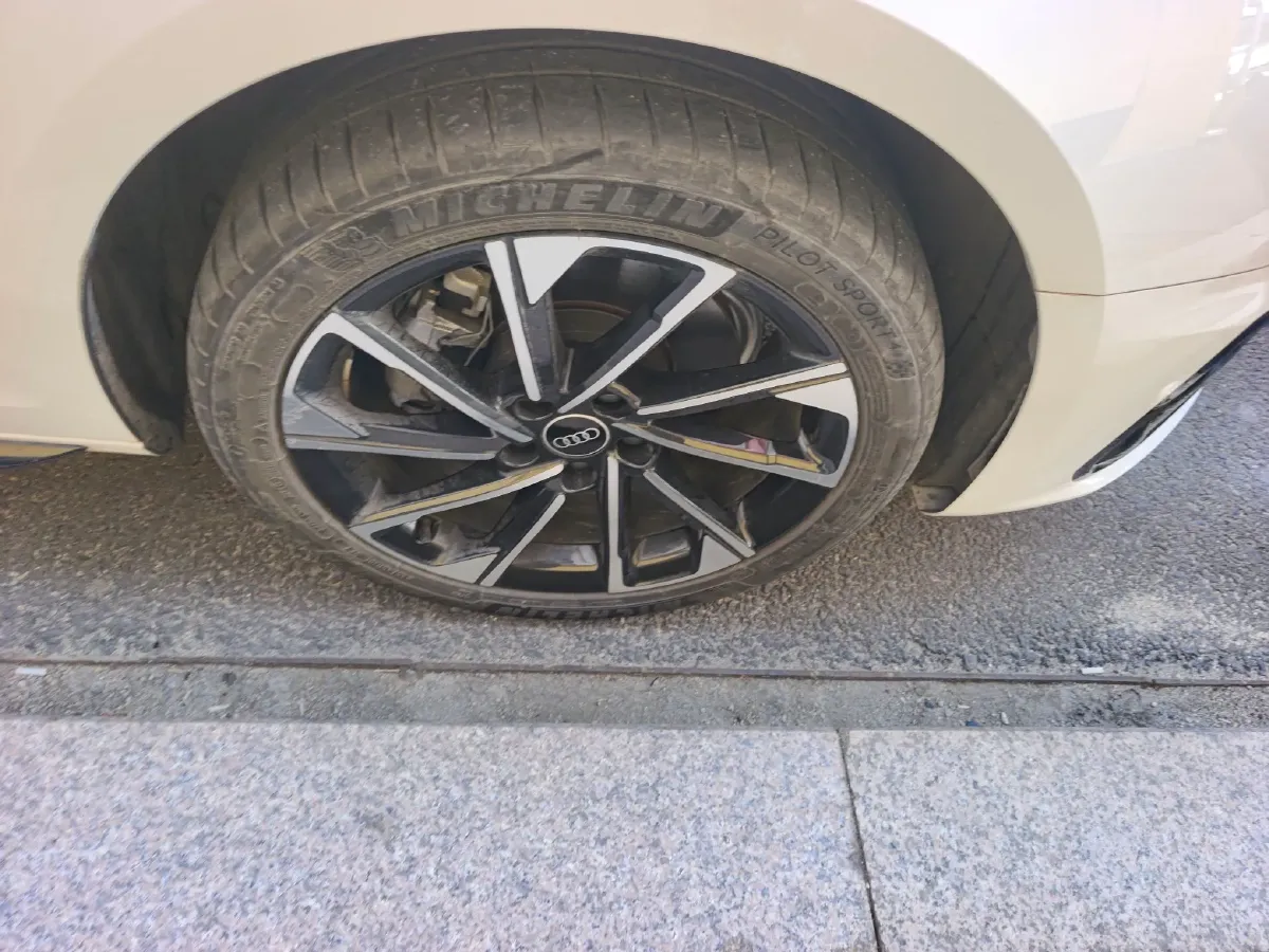 2023 Audi A4L 2.0T 190HP L4 7DCT,autocango,china used car exporter,china ev exporter,chinese used car exporter,chinese used ev exporter